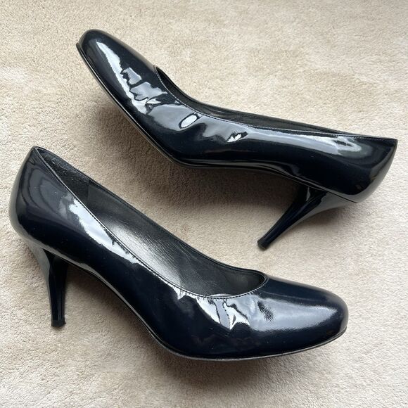 Stuart Weitzman Dark Navy Blue Patent Leather Heel Pumps Women 7.5 W Rounded Toe - Picture 1 of 15